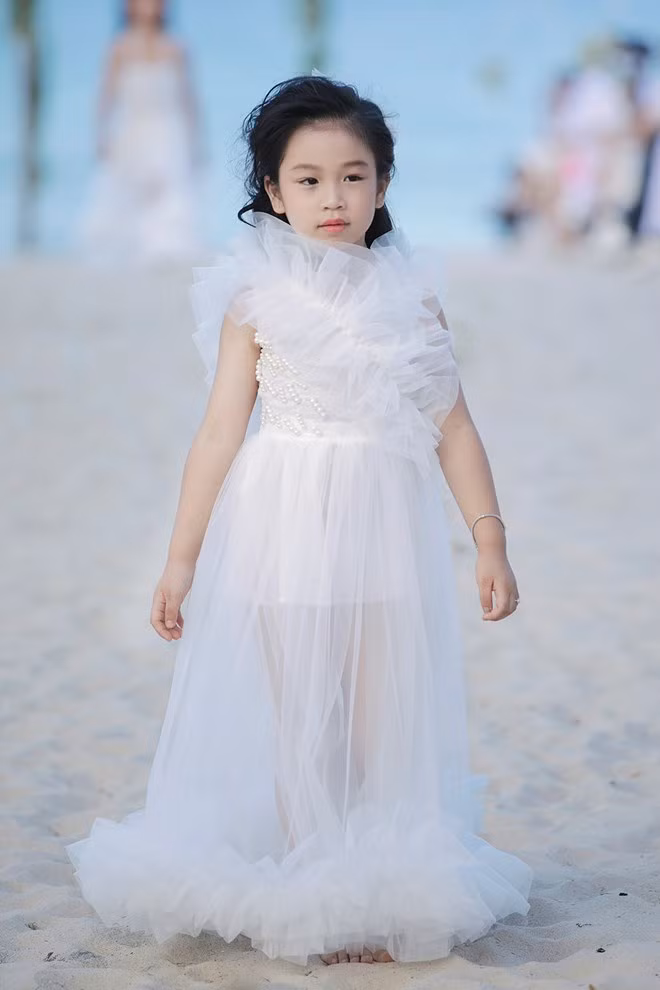 Những “Thiên thần” đầy ấn tượng của Tuần thời trang trẻ em Việt Nam