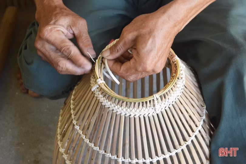 Đan nơm - nghề phụ, niềm vui chính của người dân Yên Mỹ