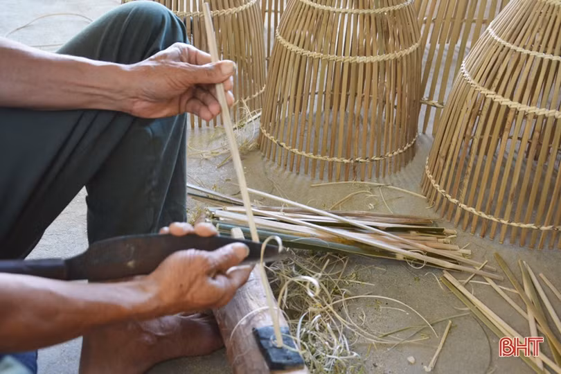 Đan nơm - nghề phụ, niềm vui chính của người dân Yên Mỹ