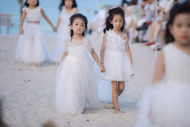 Những “Thiên thần” đầy ấn tượng của Tuần thời trang trẻ em Việt Nam