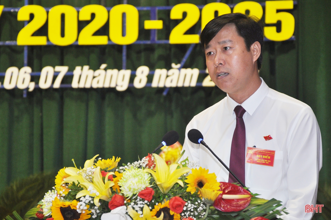Đồng chí Lê Ngọc Huấn được bầu giữ chức Bí thư Huyện ủy Hương Khê nhiệm kỳ 2020 - 2025
