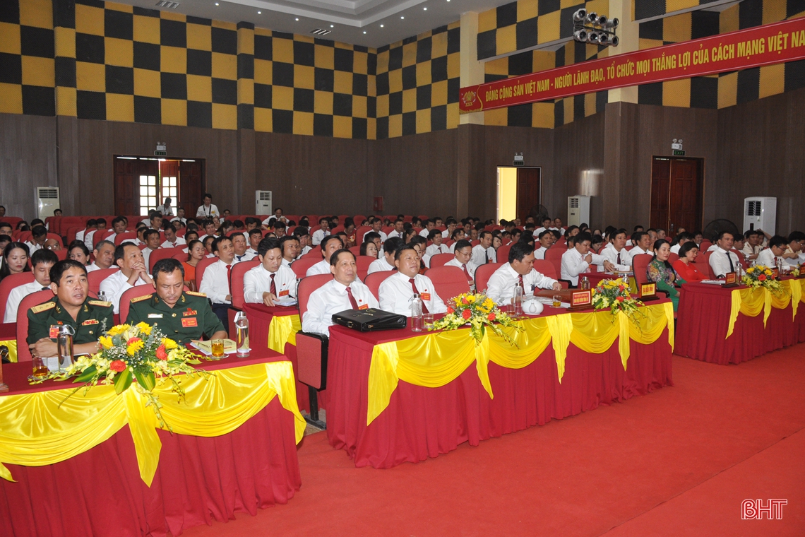Đồng chí Lê Ngọc Huấn được bầu giữ chức Bí thư Huyện ủy Hương Khê nhiệm kỳ 2020 - 2025