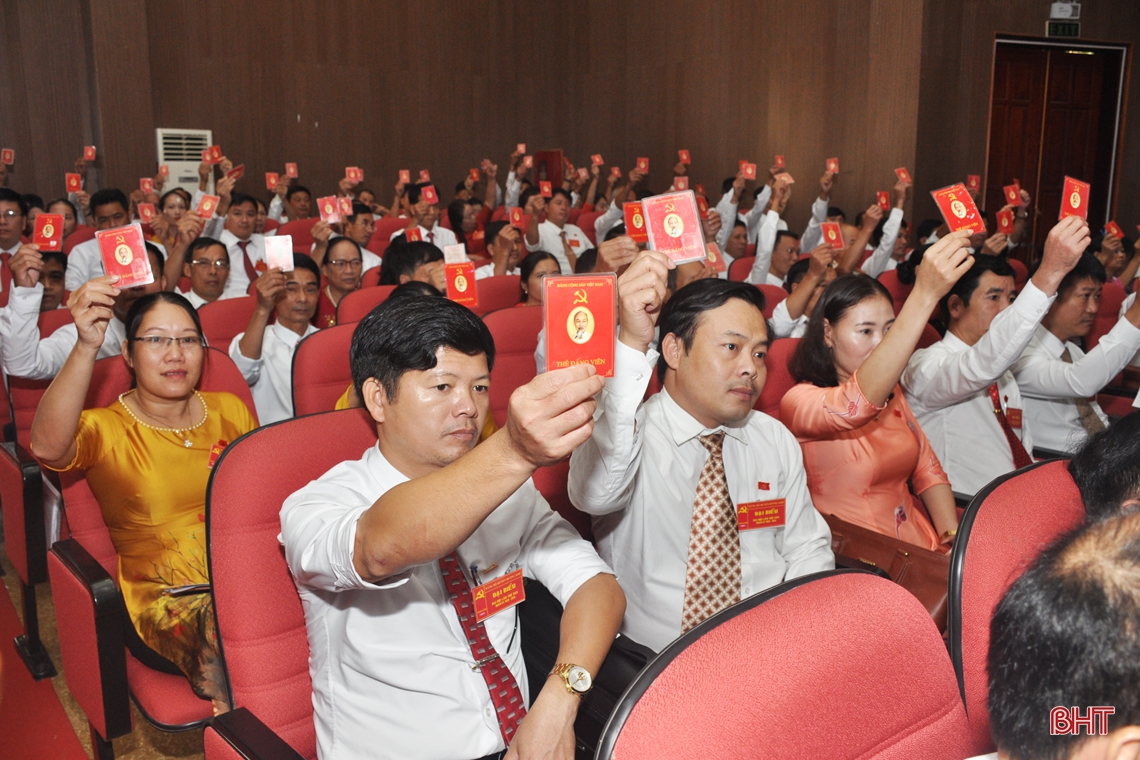 38 đồng chí được bầu vào Ban Chấp hành Đảng bộ huyện Hương Khê nhiệm kỳ 2020 - 2025
