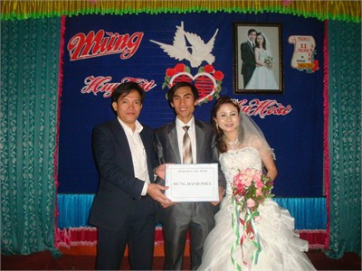 Đám cưới theo hình thức nếp sống mới của cán bộ Tỉnh đoàn Hà Tĩnh nhận được sự đồng tình của bạn bè, đồng nghiệp và gia đình. Đám cưới theo hình thức nếp sống mới của cán bộ Tỉnh đoàn Hà Tĩnh nhận được sự đồng tình của bạn bè, đồng nghiệp và gia đình.