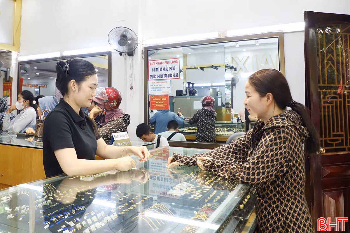 Giá vàng đang bước vào chu kỳ giảm mạnh và thấp nhất từ đầu năm đến nay. bqbht_br_7.jpg