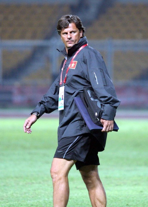 HLV Goetz bị vỡ mộng tại SEA Games 26. Ảnh: Nam Hà. HLV Goetz bị vỡ mộng tại SEA Games 26. Ảnh: Nam Hà.