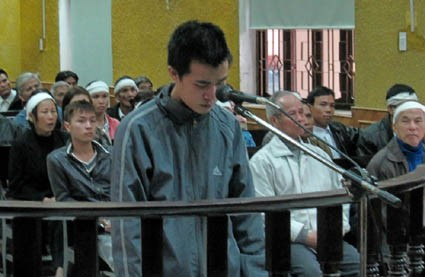 Bị cáo Trần Văn Thắng trước vành móng ngựa