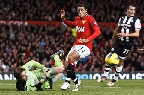 Chicharito (áo đỏ) và các đồng đội đã có một ngày thi đấu vô duyên.
