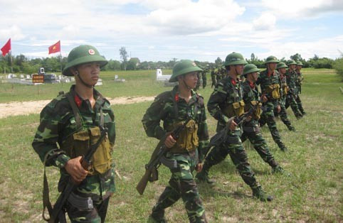 Đại đội 5 - Tiểu đoàn 2 huấn luyện trên thao trường Đại đội 5 - Tiểu đoàn 2 huấn luyện trên thao trường