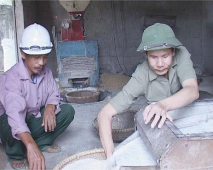 Như những hạt gạo trải qua bao đau đớn để ánh lên màu trắng ngần tinh khiết, Phamj Xuân Ánh đã vượt qua bao thử thách để vươn lên và tỏa sáng phẩm chất anh "bộ đội cụ Hồ" Như những hạt gạo trải qua bao đau đớn để ánh lên màu trắng ngần tinh khiết, Phamj Xuân Ánh đã vượt qua bao thử thách để vươn lên và tỏa sáng phẩm chất anh "bộ đội cụ Hồ"