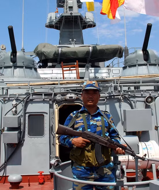 Giàn tên lửa trên cặp tàu chiến hiện đại nhất Việt Nam ảnh 12