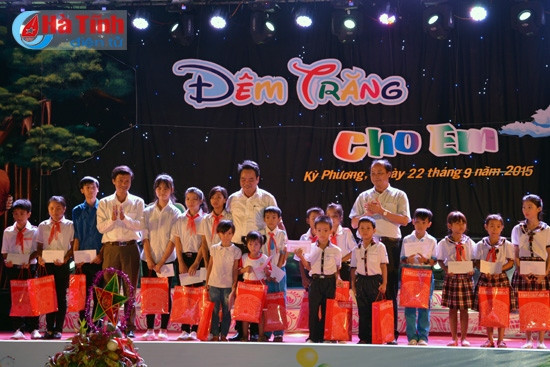 Đêm trăng Trung thu trên vùng tái định cư Kỳ Anh ảnh 4