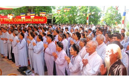 Đông đảo tăng ni Phật tử trên địa bàn Thành phố Hà Tĩh đã đến dự lễ