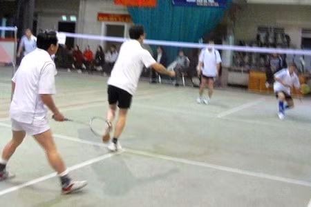 Không khi tranh tài của các VĐV cầu lông