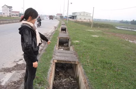Hàng chục mét mương thoát nước đã bay nắp