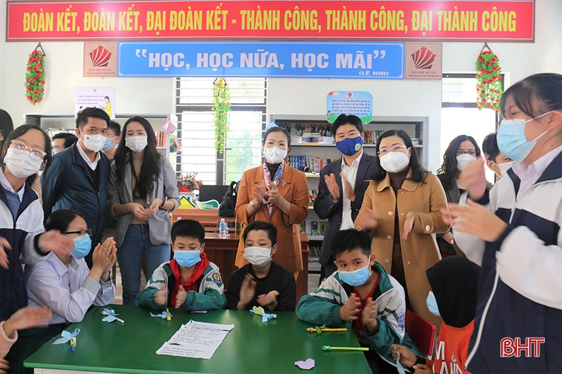 Phó Chủ tịch Ủy ban Trung ương MTTQ Việt Nam tham quan “Ngôi nhà trí tuệ” ở Thạch Hà