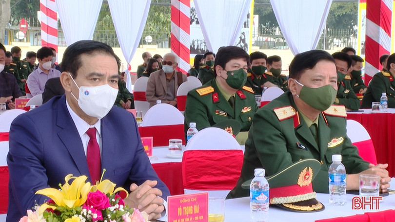 Chủ tịch UBND tỉnh Hà Tĩnh dự lễ khánh thành Tượng đài Bác Hồ với LLVT Quân khu 4