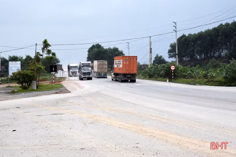 Nên chăng lắp đặt hệ thống tín hiệu giao thông ở ngã tư Kỳ Hoa?!