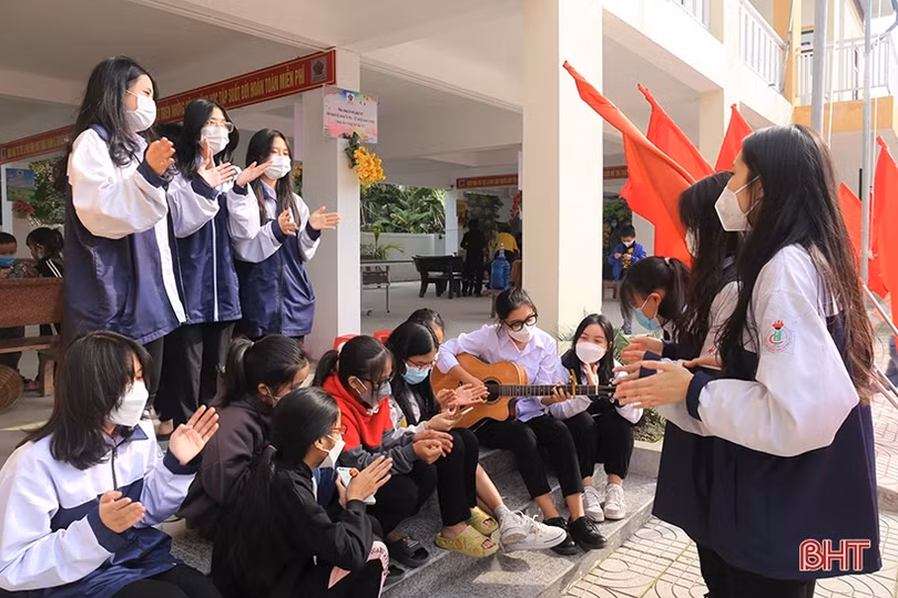 Phó Chủ tịch Ủy ban Trung ương MTTQ Việt Nam tham quan “Ngôi nhà trí tuệ” ở Thạch Hà