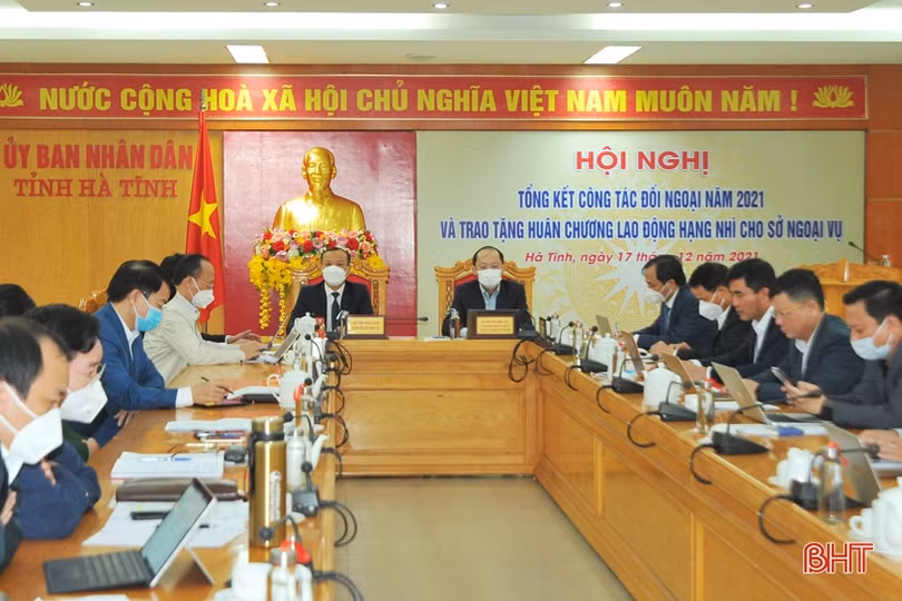 Sở Ngoại vụ Hà Tĩnh đón nhận Huân chương Lao động hạng Nhì