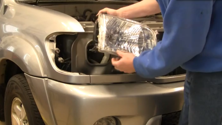 Đèn pha và các loại đèn khác trên ô tô có thể bị hỏng bất chợt sau 2-3 năm sử dụng. “Điểm mặt” những bộ phận nhanh bị hỏng nhất trên ô tô