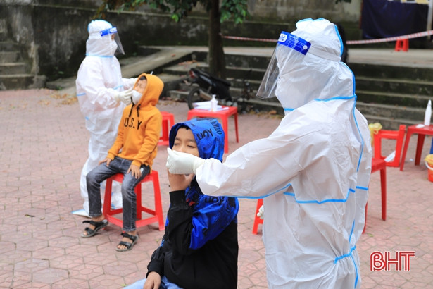 Phát hiện 4 ca mắc COVID-19 mới, Nghi Xuân truy vết được 86 F1 