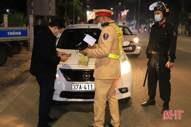 CSGT Công an Nghi Xuân xử phạt 20 tài xế vi phạm nồng độ cồn và các vi phạm giao thông