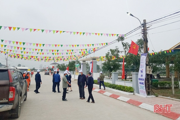 Học sinh tiểu học ở Hà Tĩnh học cách sử dụng điện tiết kiệm, hiệu quả