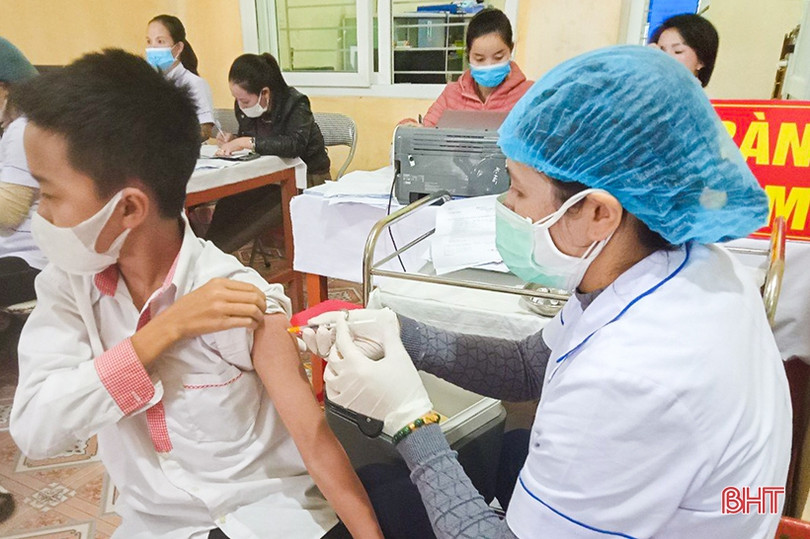 Các địa phương Hà Tĩnh tiếp tục tiêm phòng COVID-19 cho người từ 12 đến dưới 18 tuổi