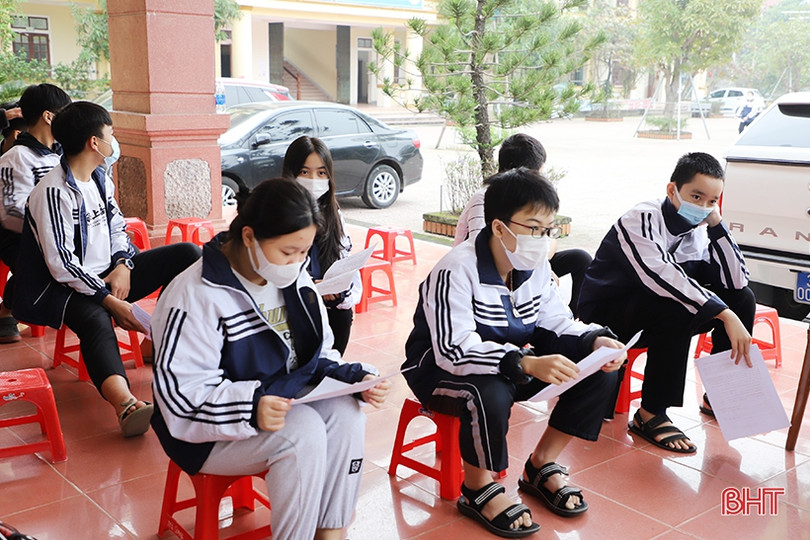 TP Hà Tĩnh tiêm hơn 5.000 liều vắc-xin phòng COVID-19 cho người từ 12 đến dưới 18 tuổi