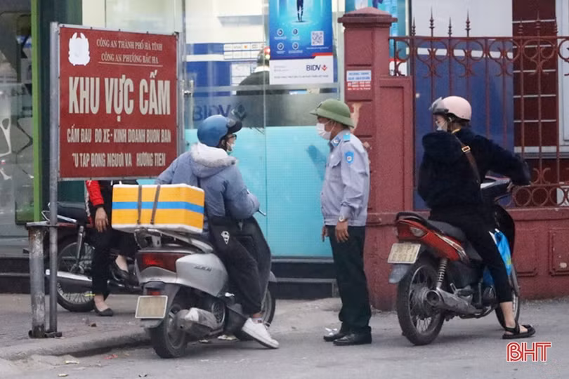 Tái diễn cảnh lộn xộn trước cổng Bệnh viện Đa khoa tỉnh Hà Tĩnh