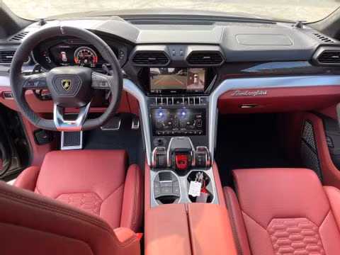 Siêu xe Lamborghini Urus với ngoại thất màu lạ mắt về Việt Nam