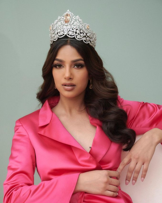 Miss Universe 2021 chăm da tối giản
