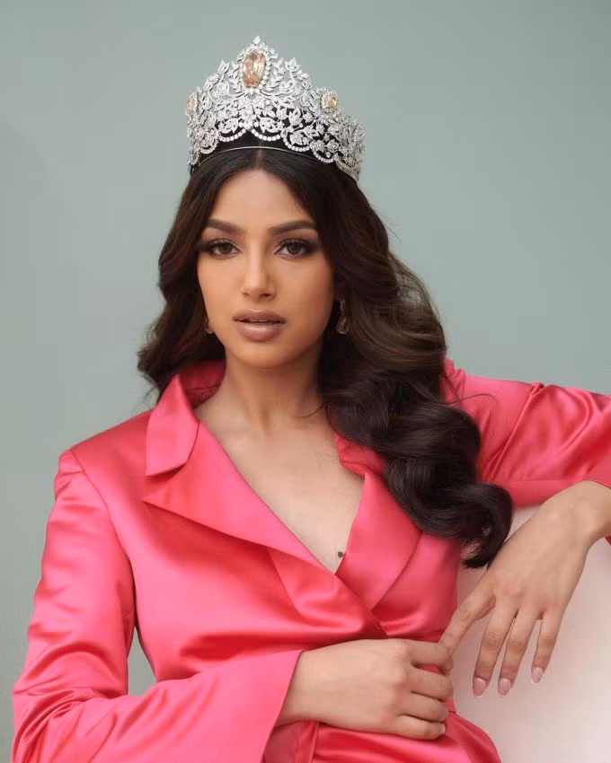 Miss Universe 2021 chăm da tối giản