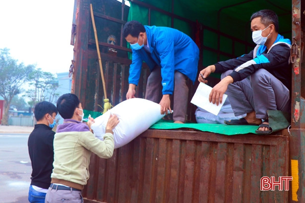 Hỗ trợ gần 30 tấn gạo cho người dân ảnh hưởng dịch COVID-19 ở huyện Kỳ Anh