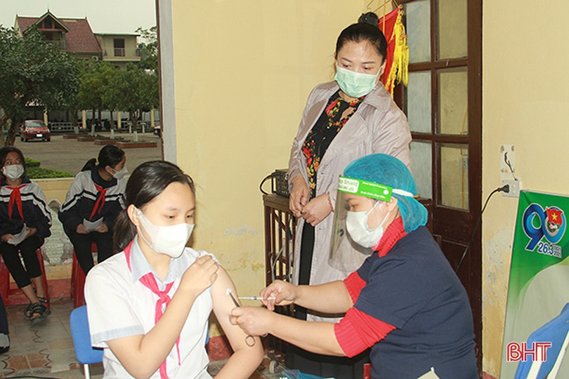 Các địa phương Hà Tĩnh tiếp tục tiêm phòng COVID-19 cho người từ 12 đến dưới 18 tuổi