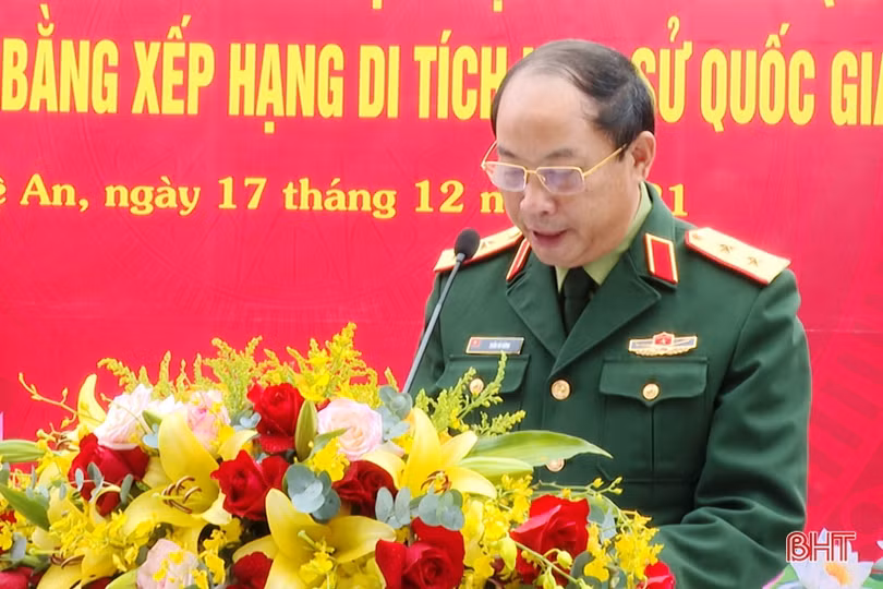 Chủ tịch UBND tỉnh Hà Tĩnh dự lễ khánh thành Tượng đài Bác Hồ với LLVT Quân khu 4