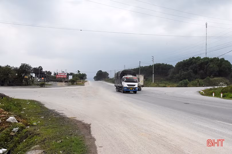 Nên chăng lắp đặt hệ thống tín hiệu giao thông ở ngã tư Kỳ Hoa?!