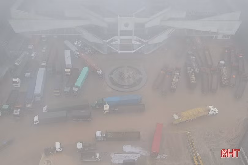 Cầu Treo nhộn nhịp thông thương những ngày cuối năm