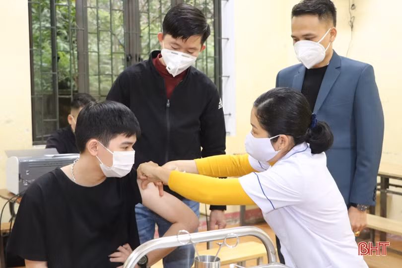 Các địa phương Hà Tĩnh tiếp tục tiêm vắc-xin phòng COVID-19 cho người từ 12 đến dưới 18 tuổi