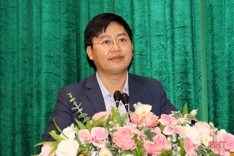 TX Kỳ Anh trao quyết định tuyển dụng cho 44 giáo viên