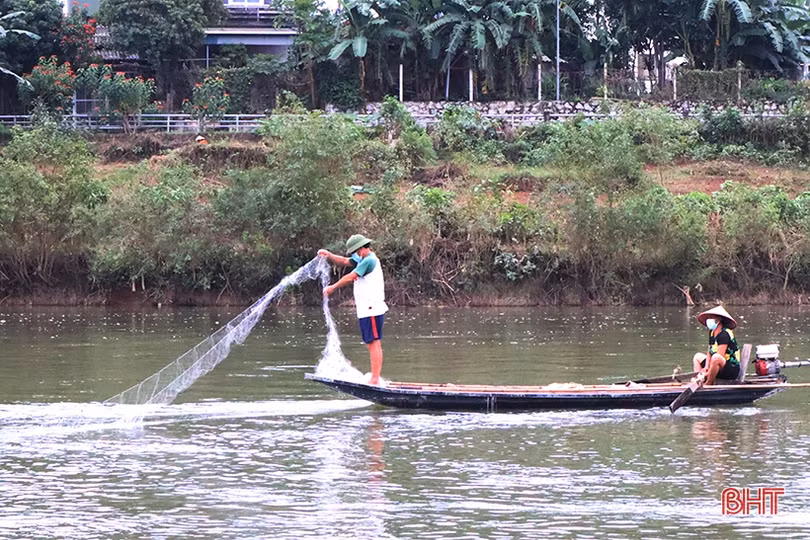 Làng chài đã “an cư” nhưng chưa thể “lạc nghiệp” bên dòng sông Ngàn Phố
