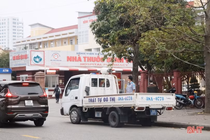 Tái diễn cảnh lộn xộn trước cổng Bệnh viện Đa khoa tỉnh Hà Tĩnh