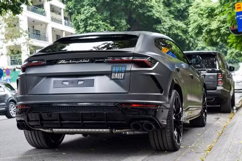 Siêu xe Lamborghini Urus với ngoại thất màu lạ mắt về Việt Nam