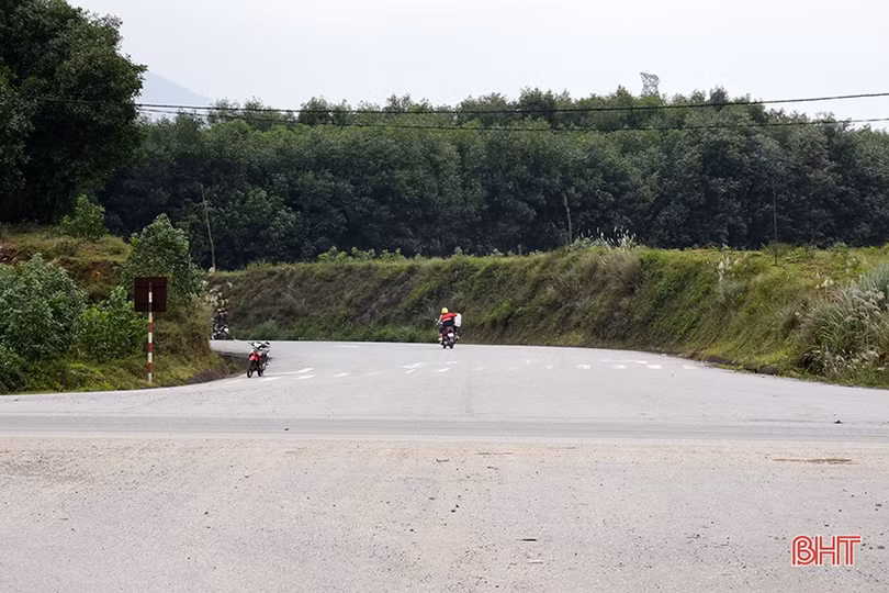 Nên chăng lắp đặt hệ thống tín hiệu giao thông ở ngã tư Kỳ Hoa?!