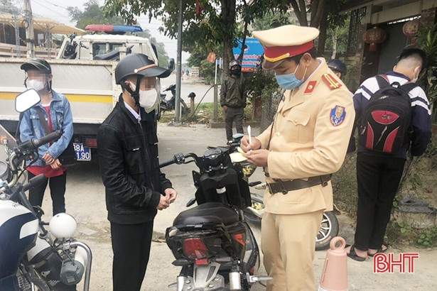 Xử lý 25 trường hợp học sinh vi phạm pháp luật giao thông ở Thạch Hà