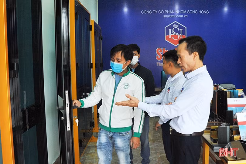 Khai trương showroom nhôm Sông Hồng Shalumi tại TP Hà Tĩnh