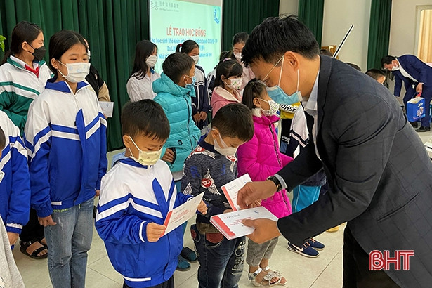 Hỗ trợ 100 triệu đồng cho trẻ em Hà Tĩnh hồi hương có hoàn cảnh khó khăn