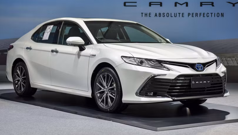 Toyota Camry 2022 ra mắt tại Việt Nam, giá từ 1,05 tỷ đồng