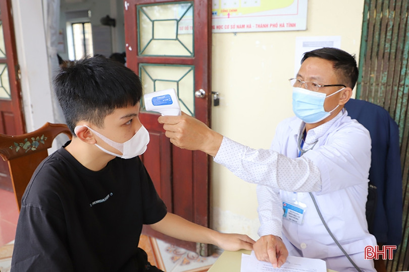 TP Hà Tĩnh tiêm hơn 5.000 liều vắc-xin phòng COVID-19 cho người từ 12 đến dưới 18 tuổi